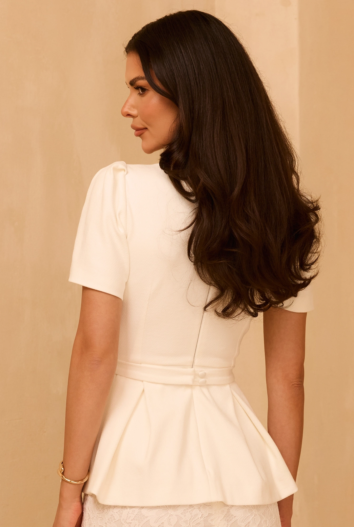 Lurdes – conjunto en tono blanco roto: blusa + falda
